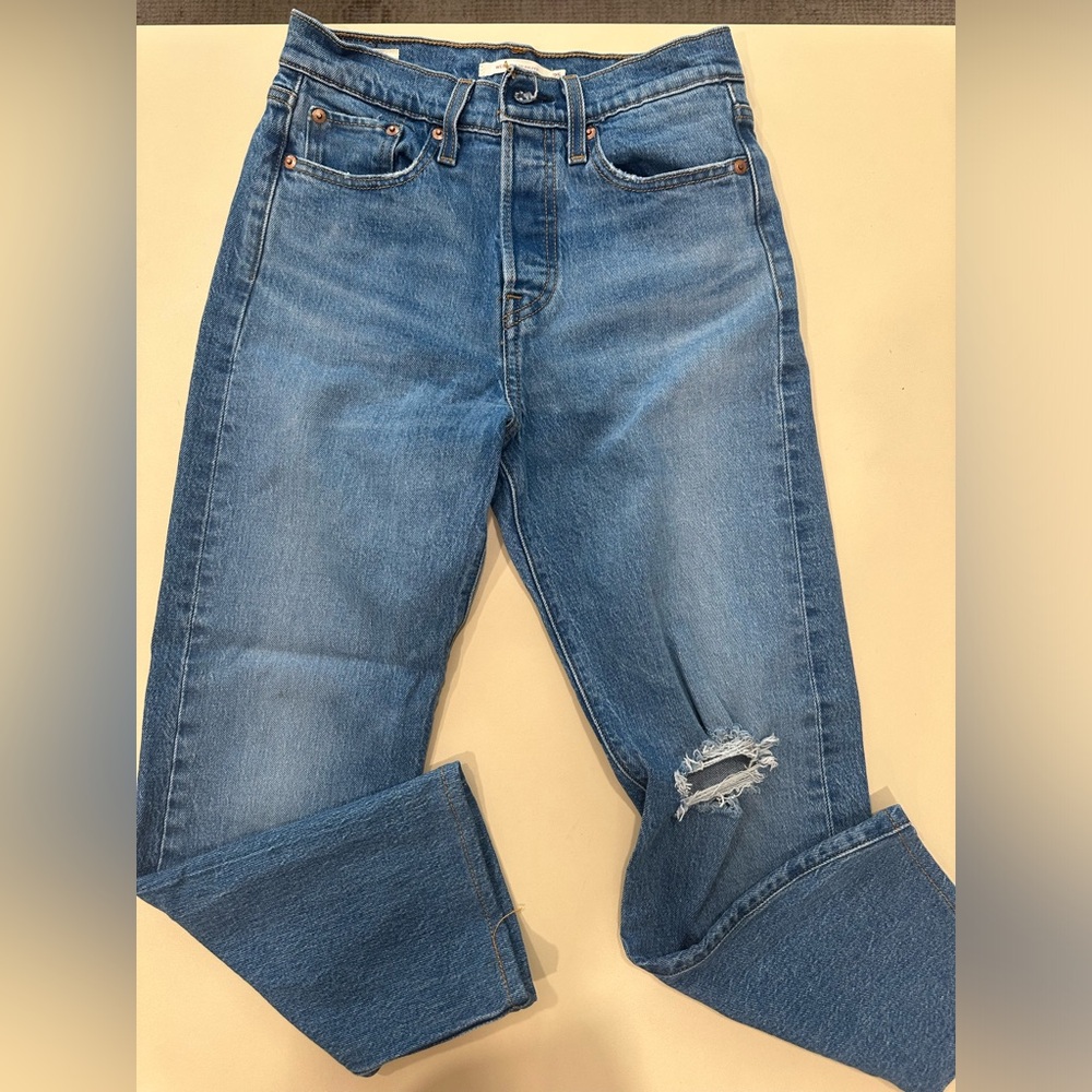 Levi’s Wedgie Straight Ankle